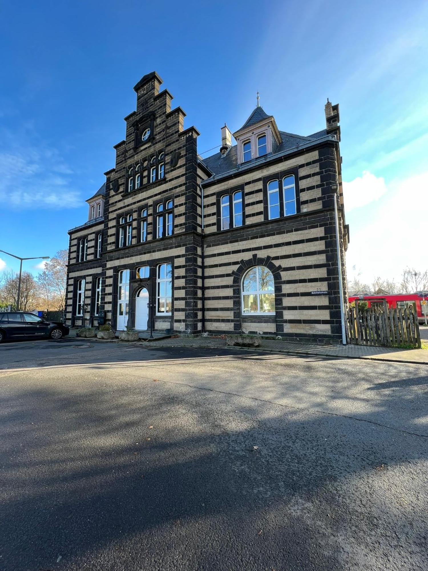 Wohnen Wie Im Schloss - Alter Bahnhof Von Kruft Esterno foto